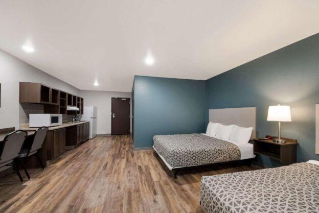 WoodSpring-Suites-624x417.jpg