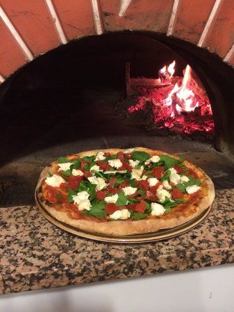 Pizzeria Toto con Forno a Legna