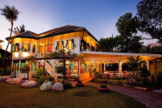 Issaya Siamese Club