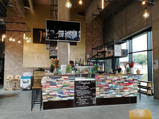 Mam's Bistro & Bar