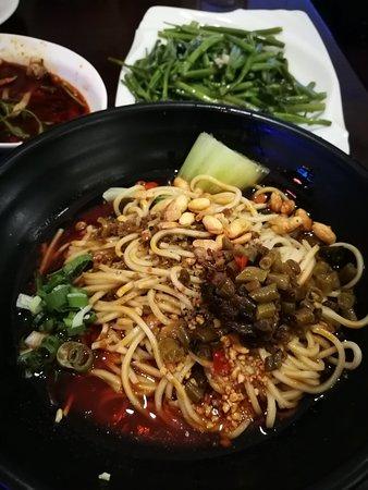 Lin's Restaurant & Bar