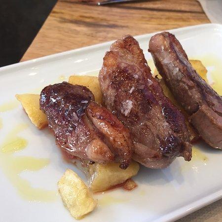 Tipico Barra De Tapas