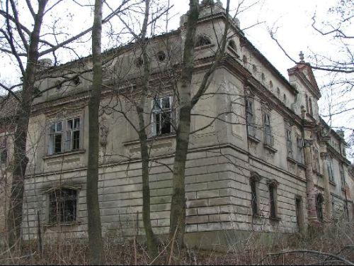 Petrovice Castle