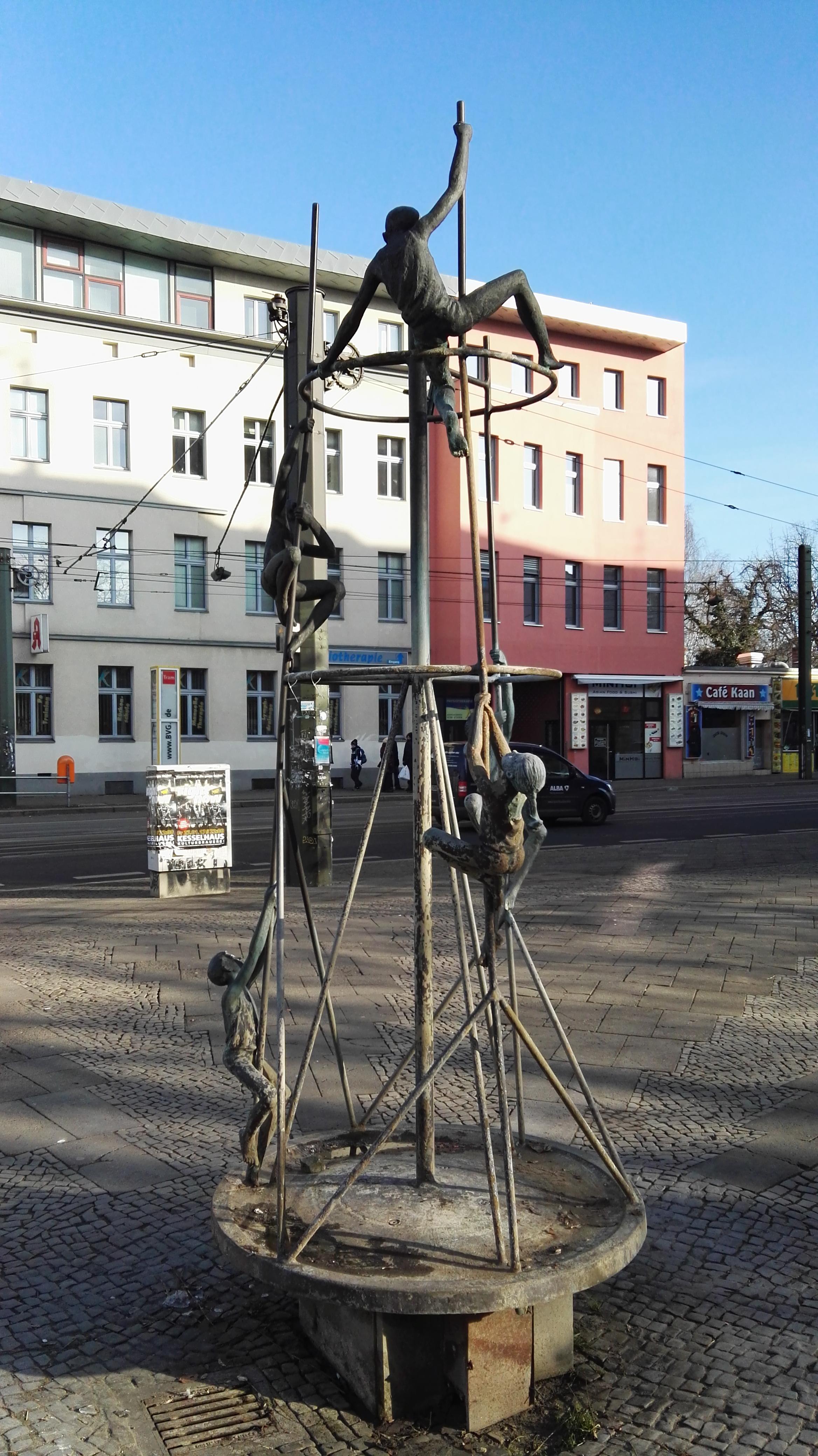 Kletternde Kinder