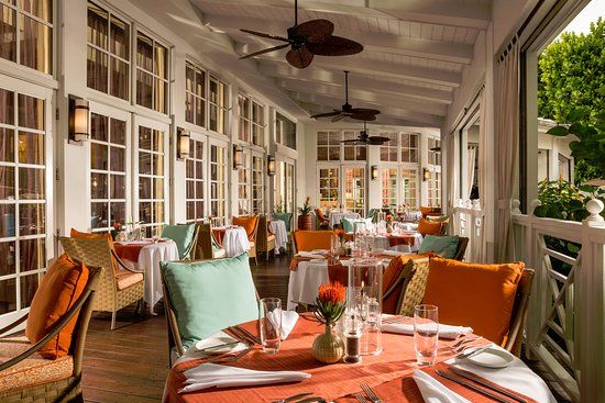 Essensia Restaurant & Lounge