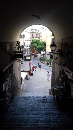 Arco de Cuchilleros