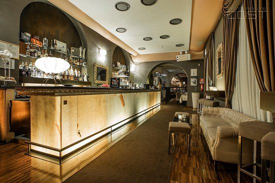 Cost Lounge Bar & Restaurant
